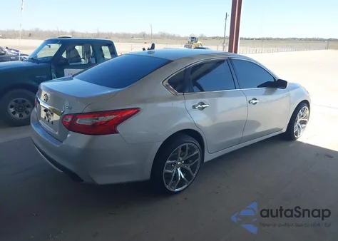 2017 Nissan Altima 2.5/2.5 S/2.5 Sl/2.5 Sr/2.5 Sv из США, поврежденный, VIN 1N4AL3AP1HC113058